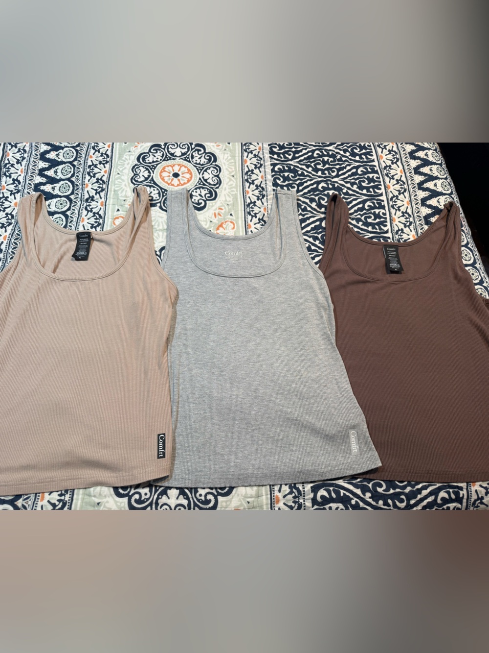 Bundle of Comfrt rib contour waist length tanks. XL. EUC.